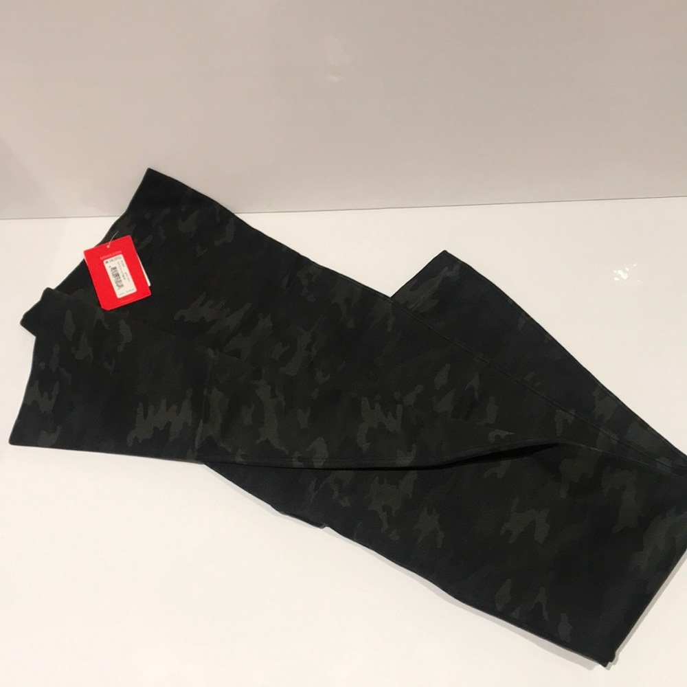 Spanx shape Leggings in Army green print